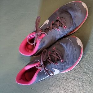 Women's Nike sneakers  size 10us